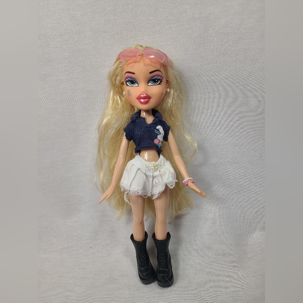 Bratz Funk Out Cloe Blonde Vintage MGA 2004- DYE MARK ON FACE